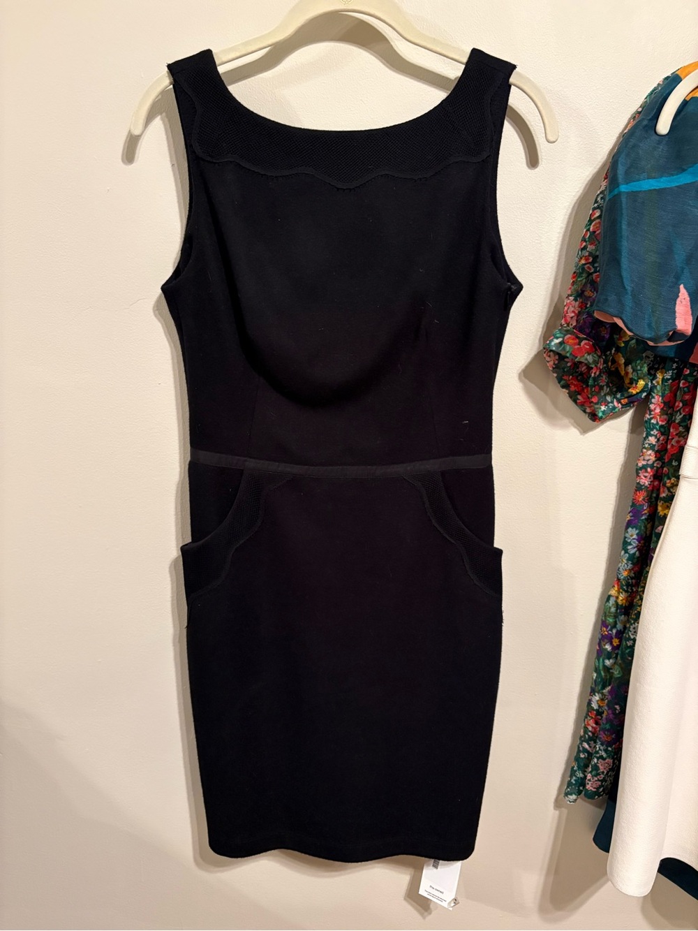 L'AGENCE Black Sleeveless Scallop-Trim Mini Dress